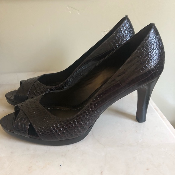 Heels - Picture 3 of 6